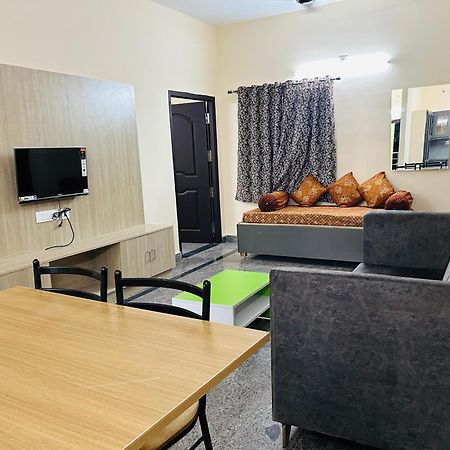 Y Stay Homestay Tirupati Luaran gambar