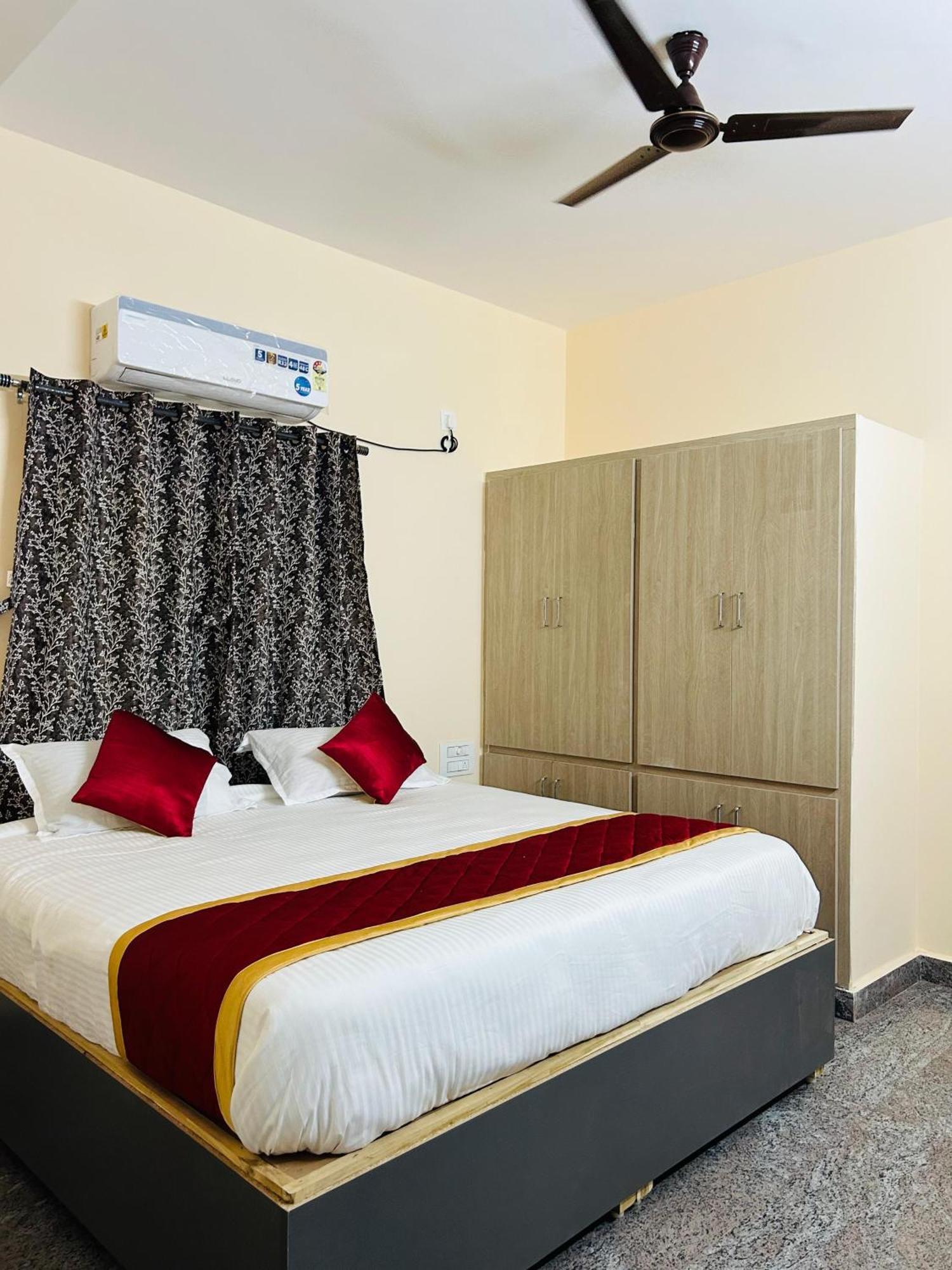 Y Stay Homestay Tirupati Luaran gambar
