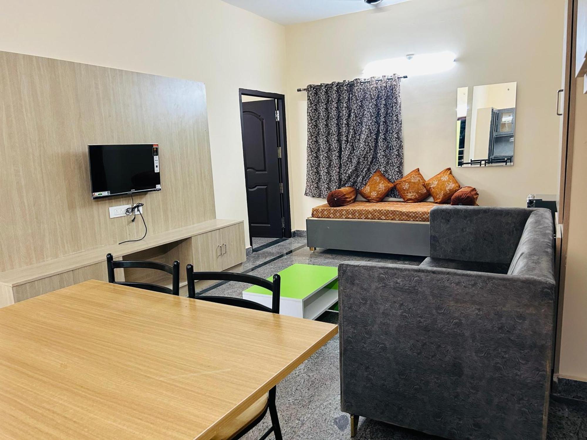 Y Stay Homestay Tirupati Luaran gambar